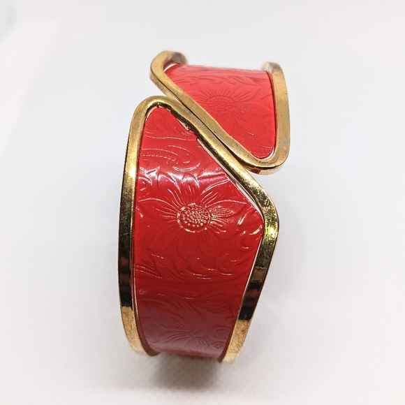 Red & Gold Tone Sunflower & Leaves Embossed Diagonal Metal Hinged Cuff Bracelet - Picture 3 of 6
